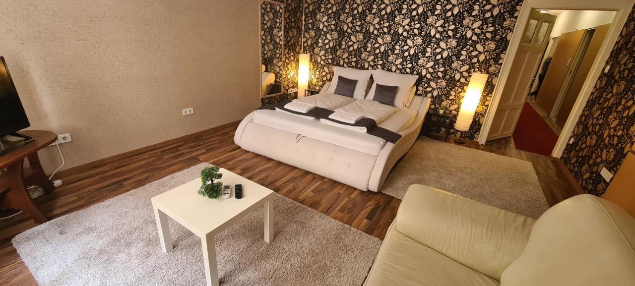 Elegant Apartment In The Hearth Of Budapest Bagian luar foto